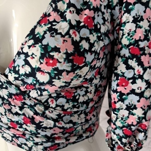 URBAN Outfitters Puff Sleeve Cropped Top - Picture 5 of 12